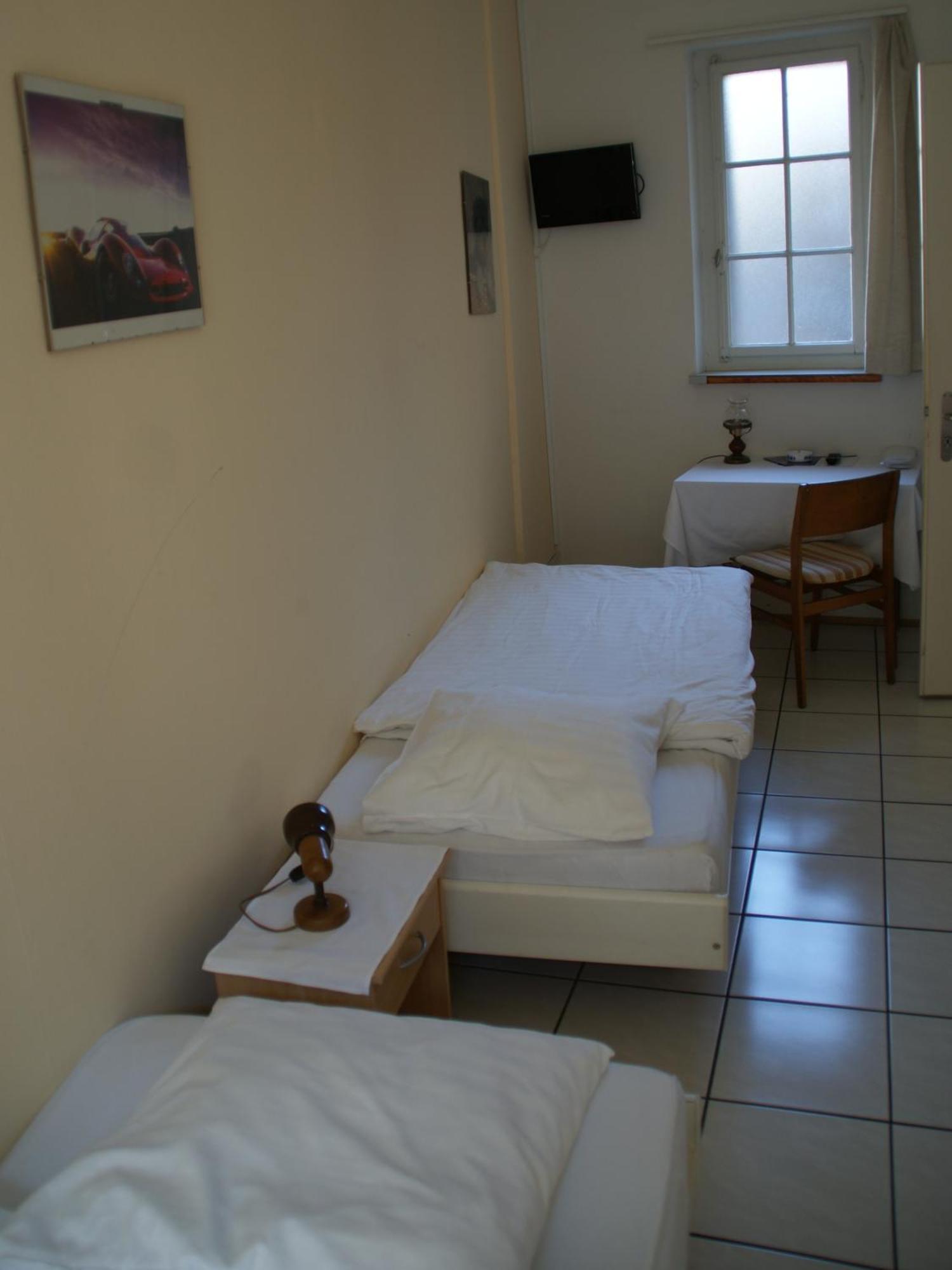 Stadthof Budget Hotel Basel City Center Экстерьер фото
