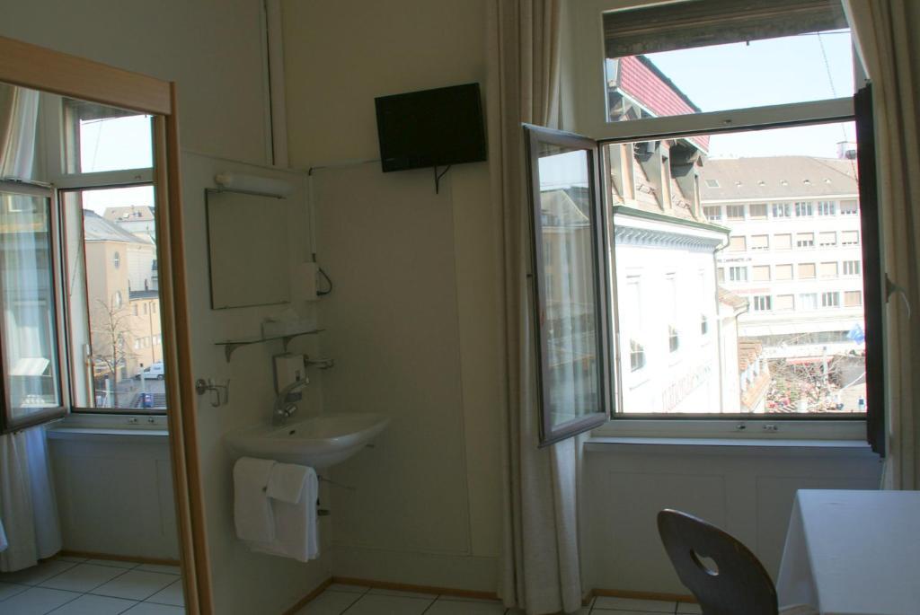 Stadthof Budget Hotel Basel City Center Номер фото