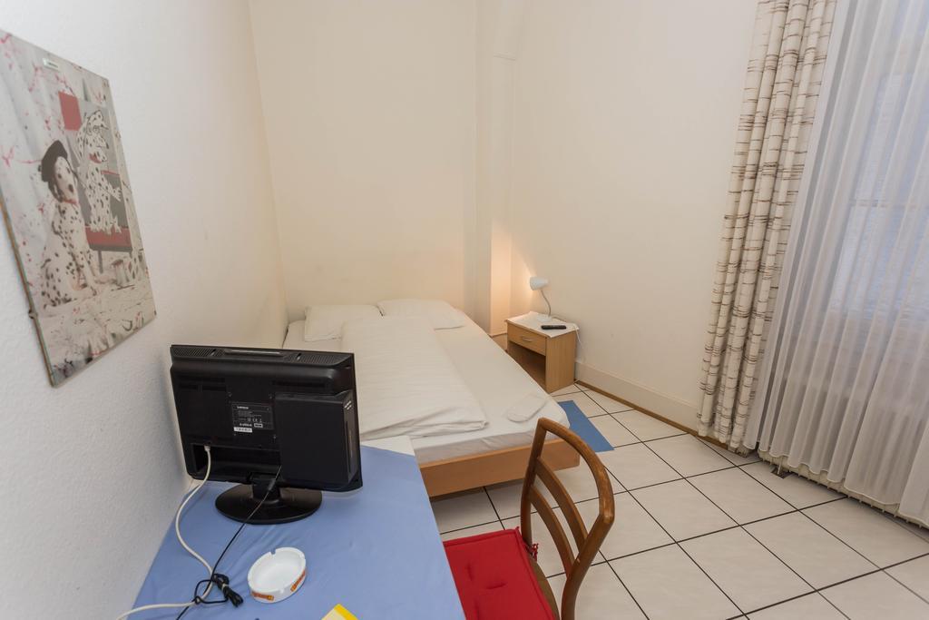 Stadthof Budget Hotel Basel City Center Экстерьер фото