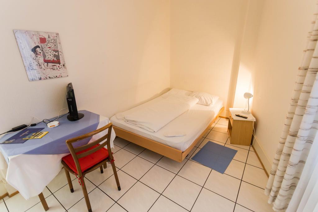 Stadthof Budget Hotel Basel City Center Экстерьер фото