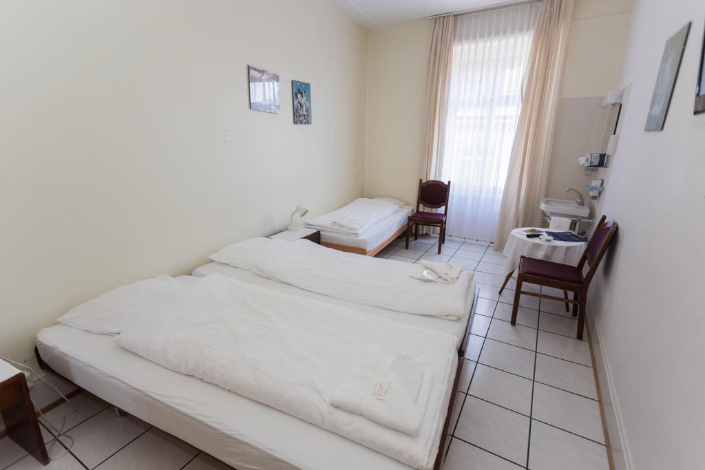 Stadthof Budget Hotel Basel City Center Экстерьер фото