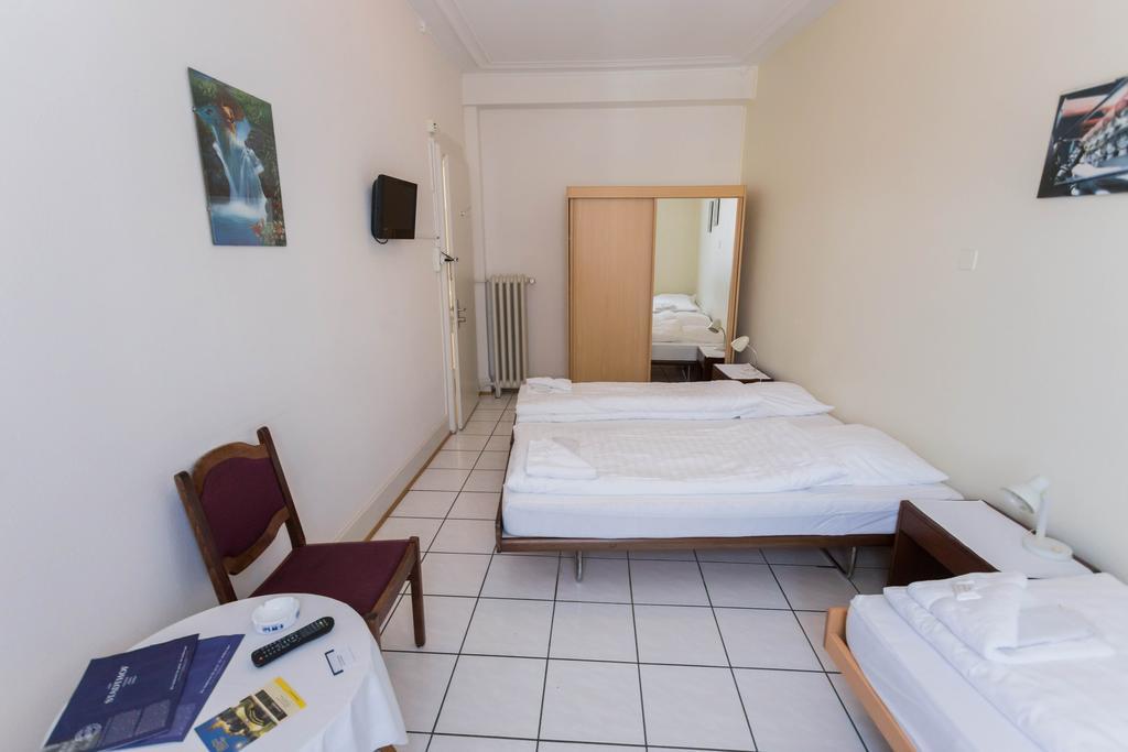 Stadthof Budget Hotel Basel City Center Экстерьер фото