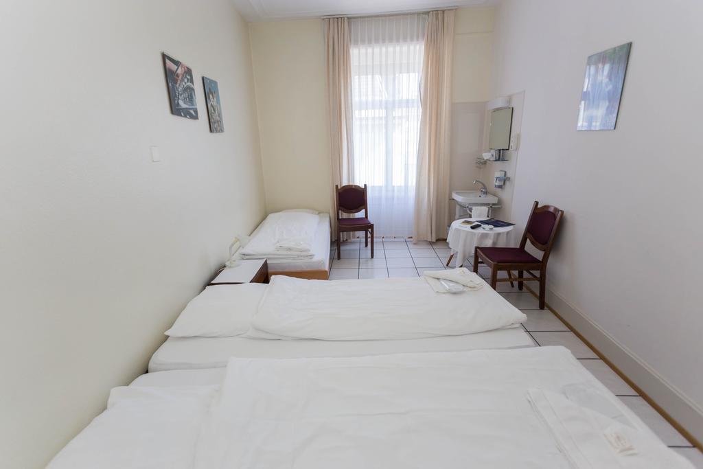 Stadthof Budget Hotel Basel City Center Экстерьер фото
