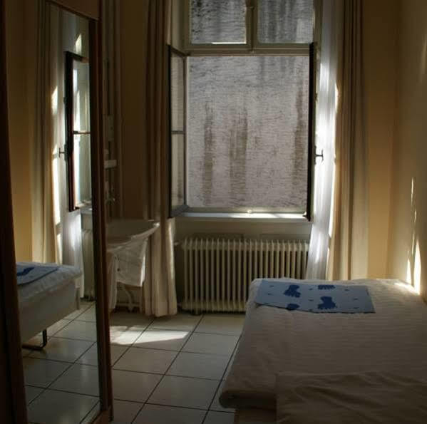 Stadthof Budget Hotel Basel City Center Экстерьер фото