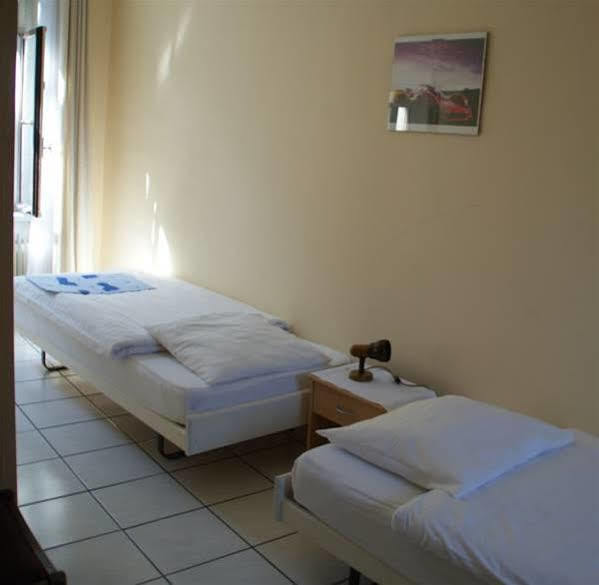Stadthof Budget Hotel Basel City Center Экстерьер фото