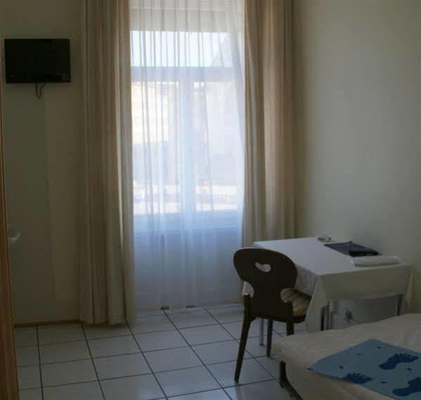 Stadthof Budget Hotel Basel City Center Экстерьер фото