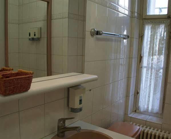 Stadthof Budget Hotel Basel City Center Экстерьер фото